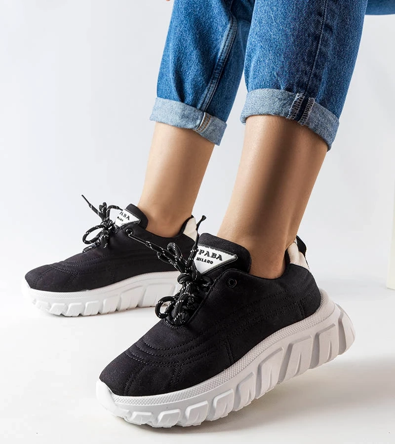 Adidași negri Aisys