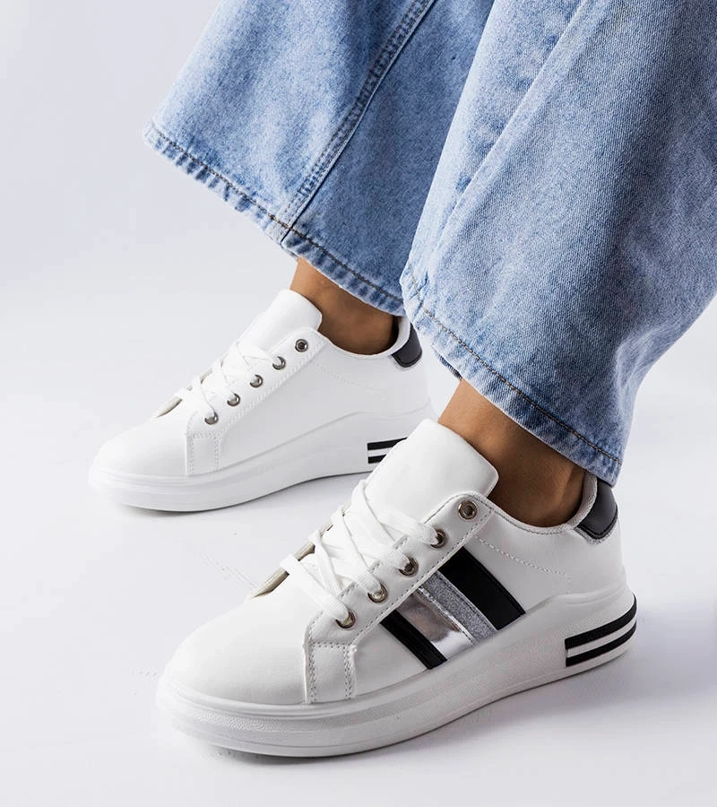 Adidași cu platformă alb-negru de la Sacaton