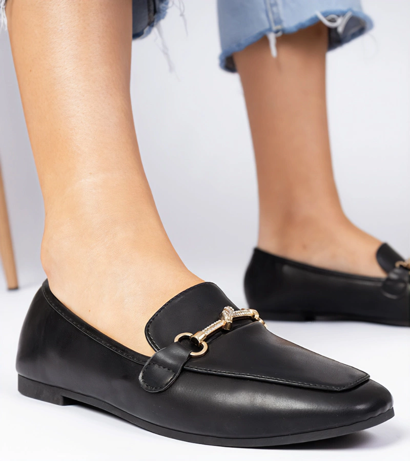 Pantofi eleganți negri cu ornament auriu și pietre Kalisa