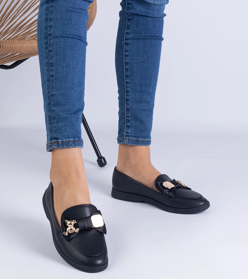 Mocasini negri decorați cu fundiță și ursuleț auriu Nensi