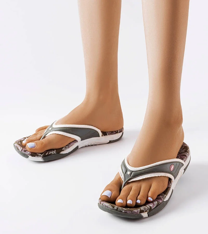 Șlapi cu flori din material textil gri Felix