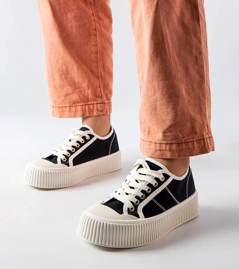 Pantofi sport cu platformă neagră de Castanthei