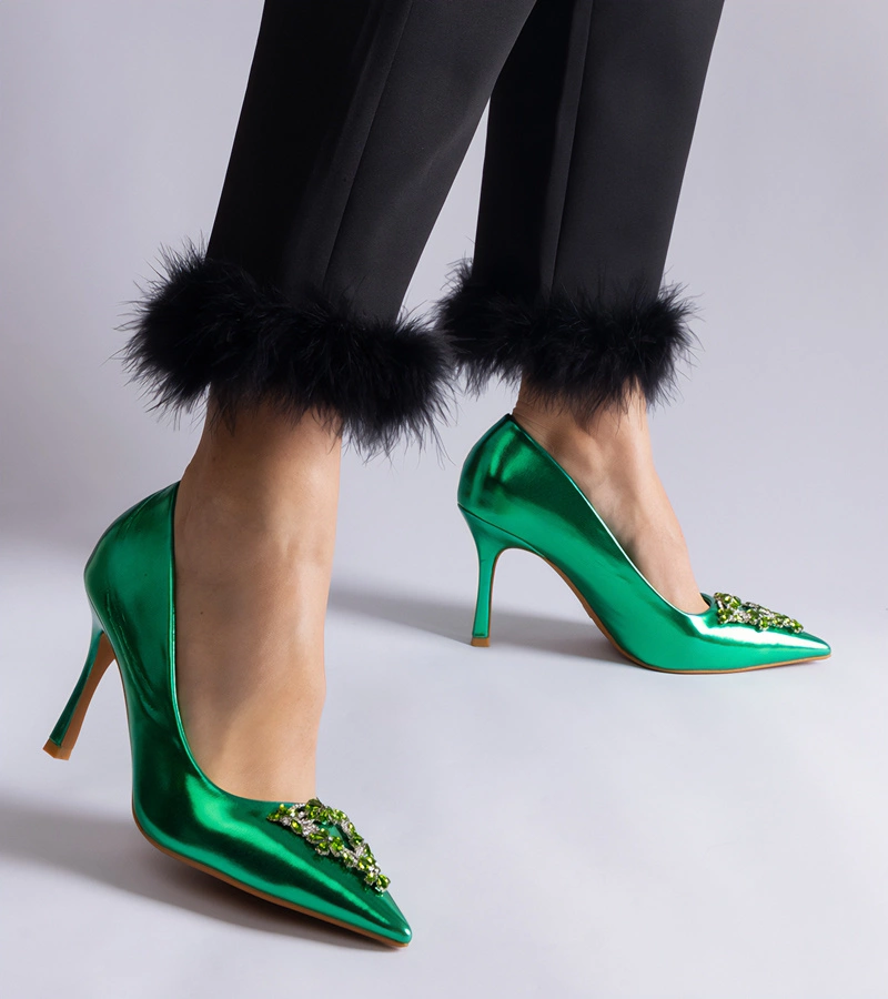 Pantofi cu toc verzi lăcuiți decorați cu pietre Almana