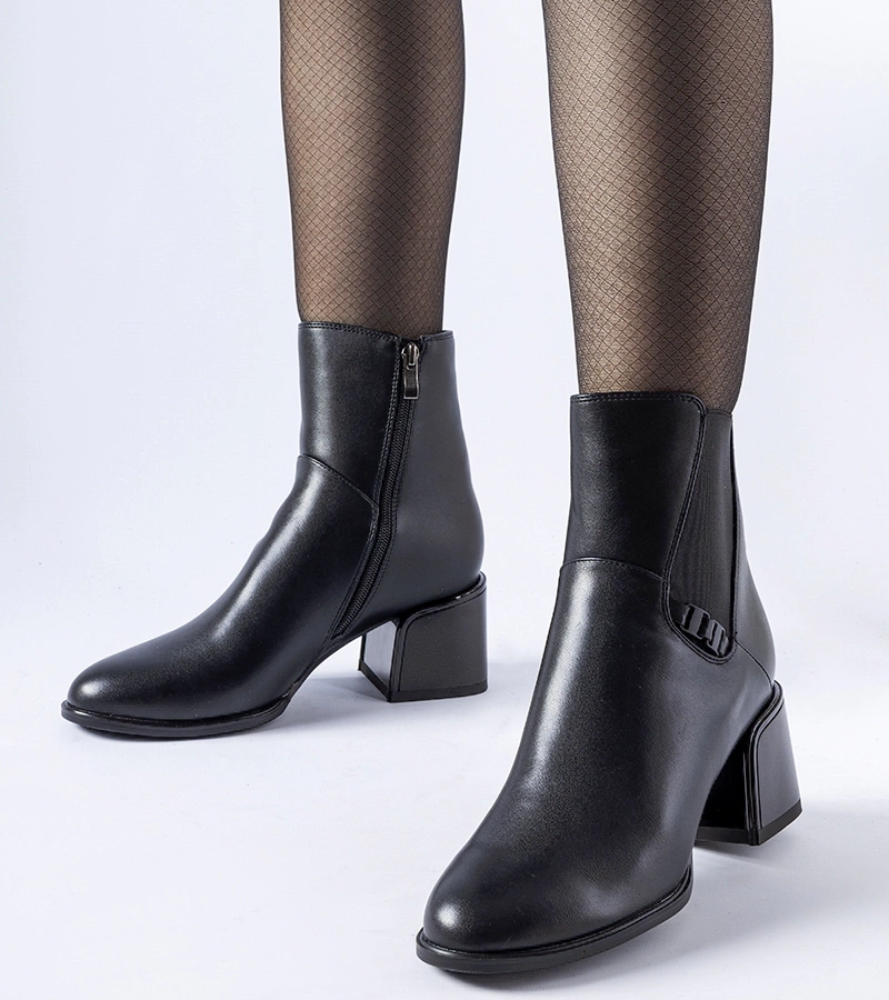 Bocanci negri călduroși cu toc Collobiano