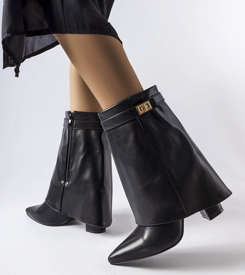 Cizme negre cu partea superioară întoarsă de Aya