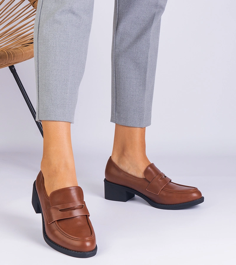 Pantofi maro de damă din piele ecologică cu toc jos Astrelia