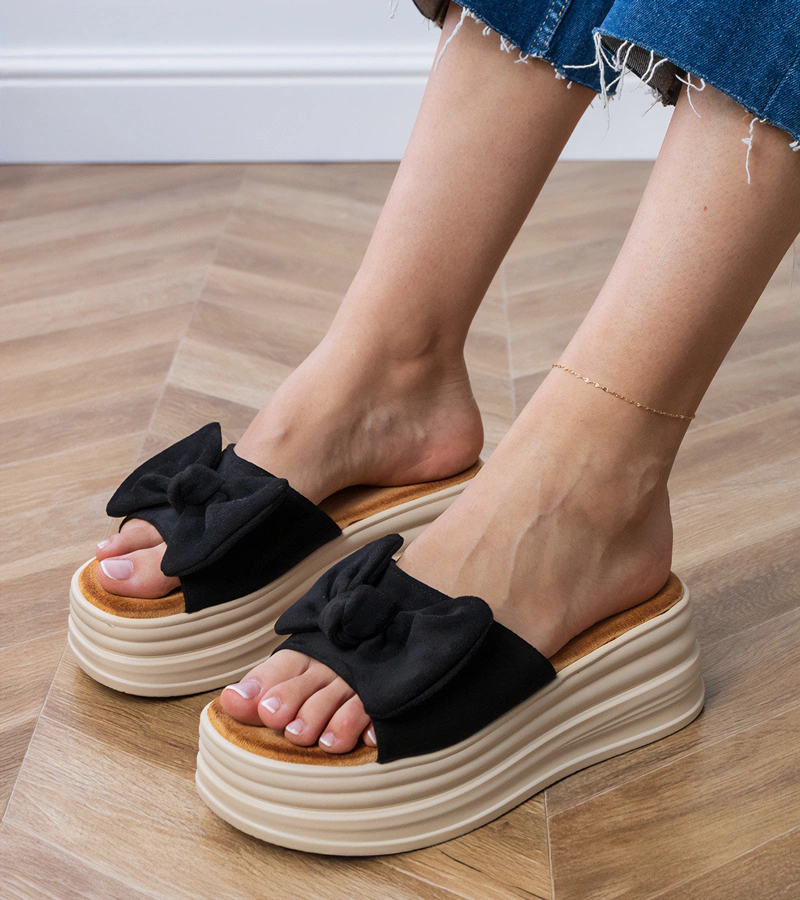 Papuci negri pe platformă cu fundiță Ados