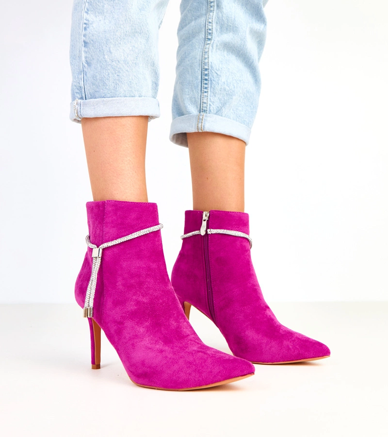 Botine mov cu toc cui și lanț decorativ Ivey