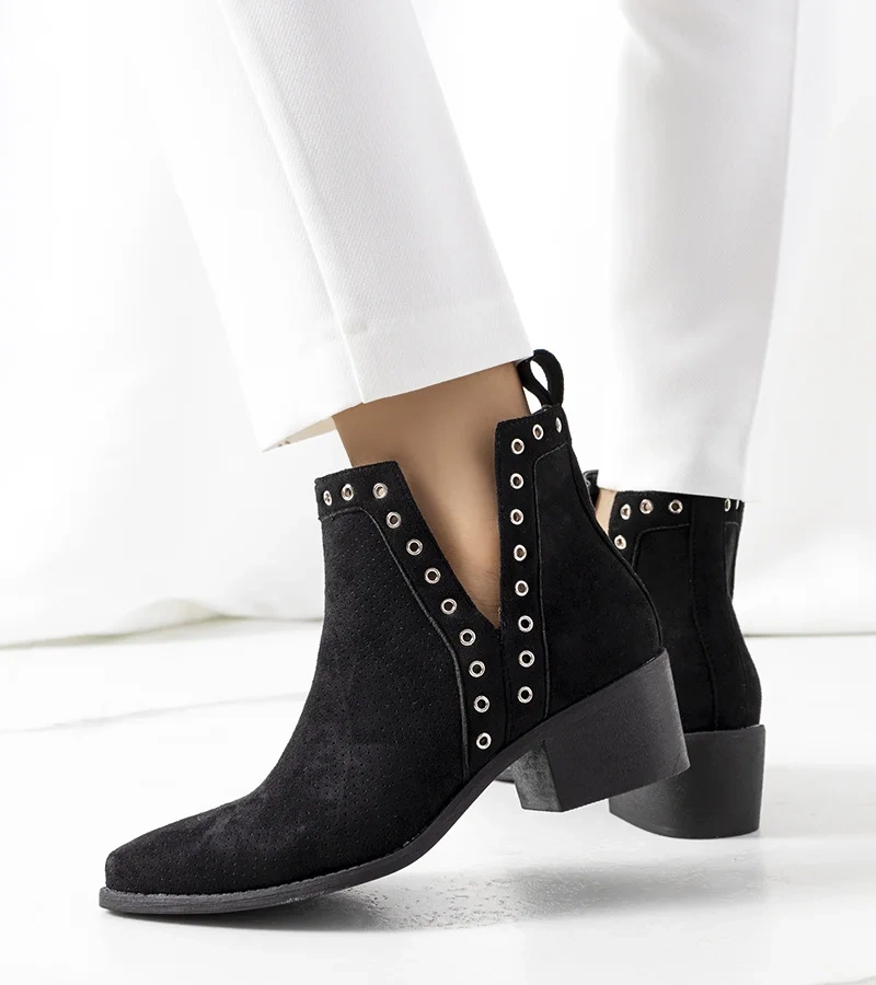 Cizme negre cu decupaj Tyas