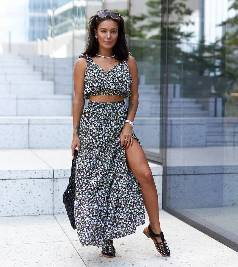 Set negru cu top și fustă de Alvisa