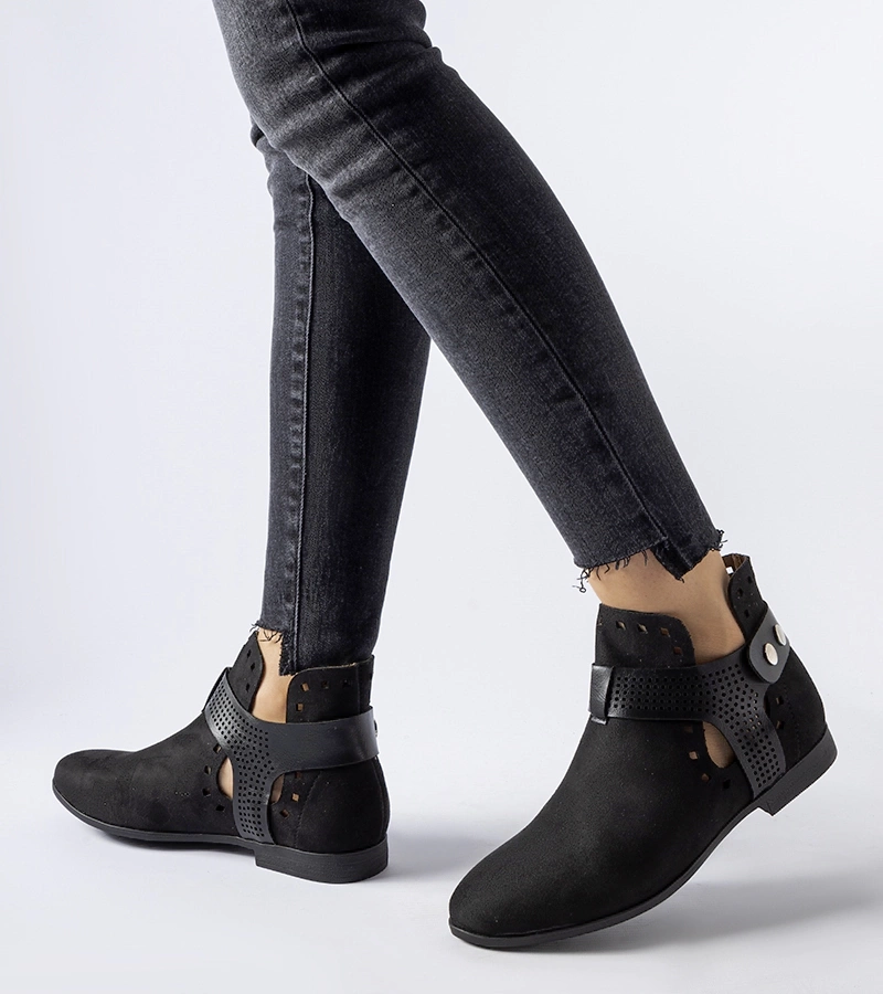 Botine negre decupate în mod pronunțat Lungodora