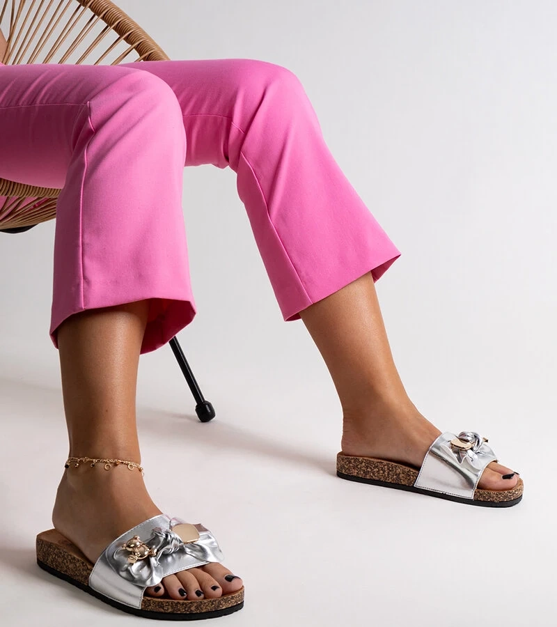 Papuci de argint cu fundă și cu ursul Segan