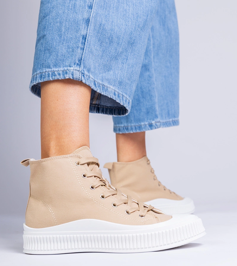 Tenisii cu platformă Guerrino de culoare bej închis.