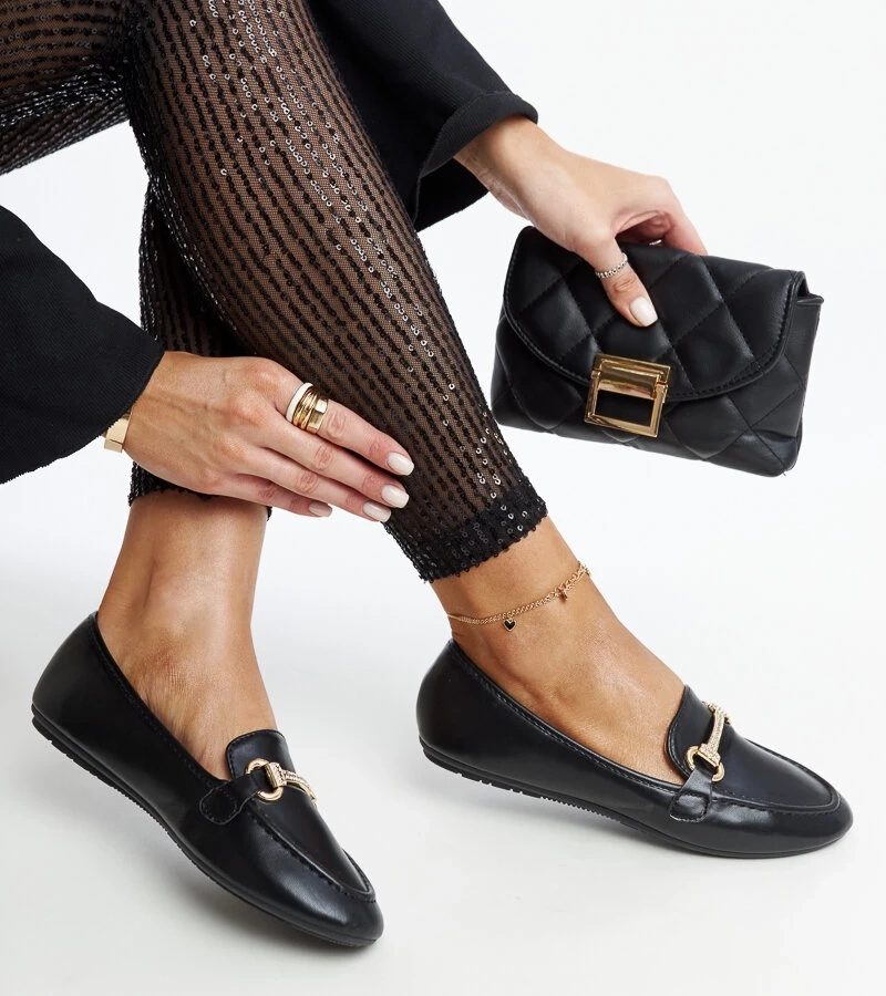 Mocasini negri cu o cataramă decorativă Paddy