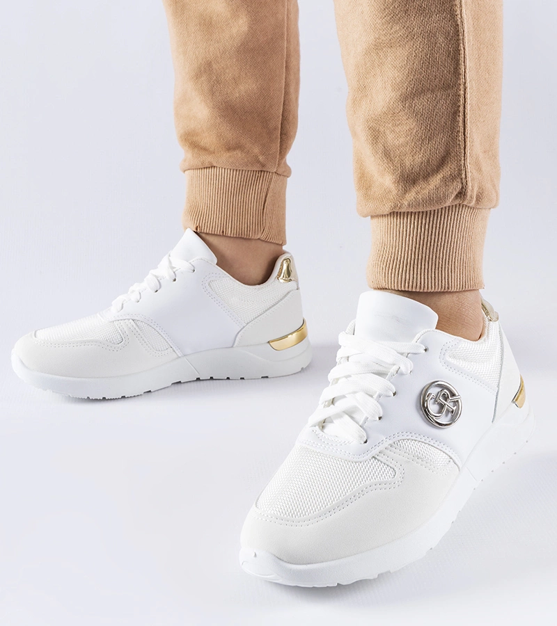 Adidași sport albi Almenno