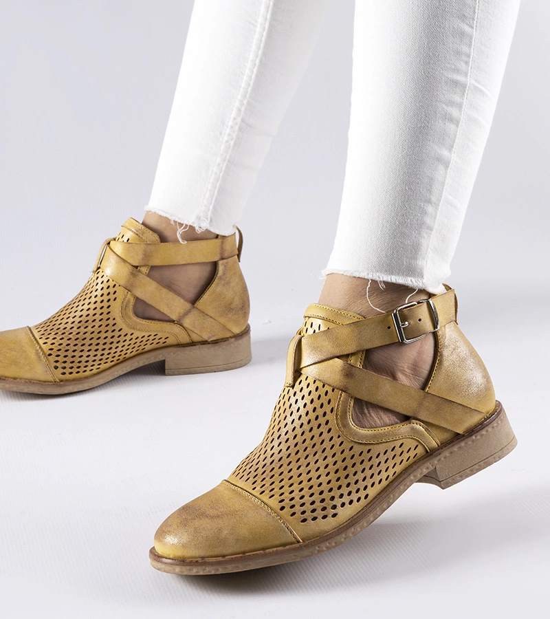 Botine galbene decupate Kooter