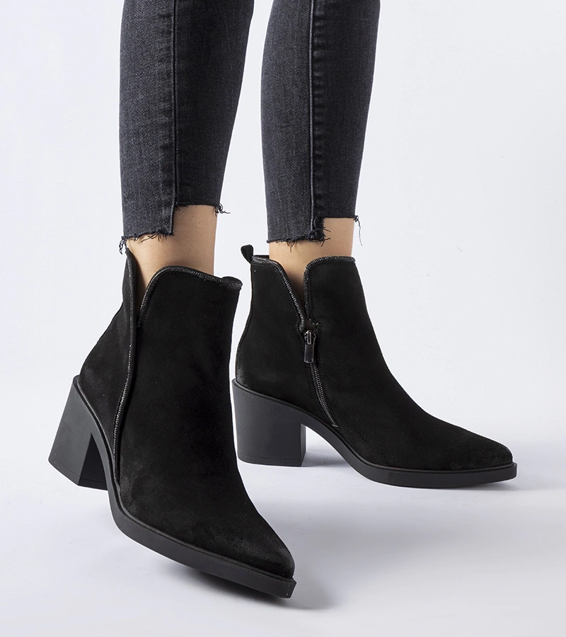 Botine negre din catifea cu toc Karino