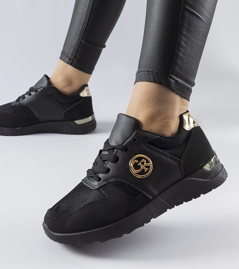 Adidași sport negri Almenno