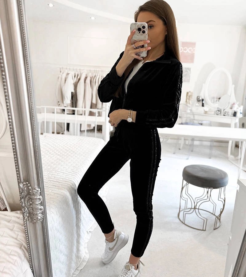 Set de catifea neagră Derrick