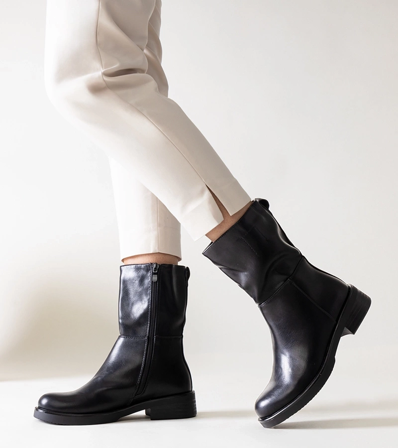 Botinele clasice negre din piele ecologică Atiena.