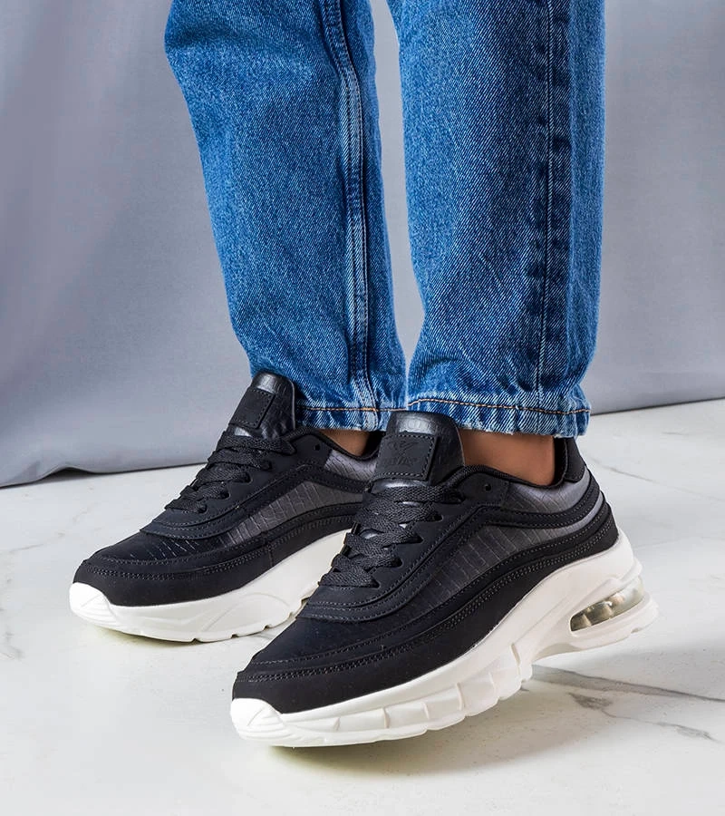 Adidași negri Courtne