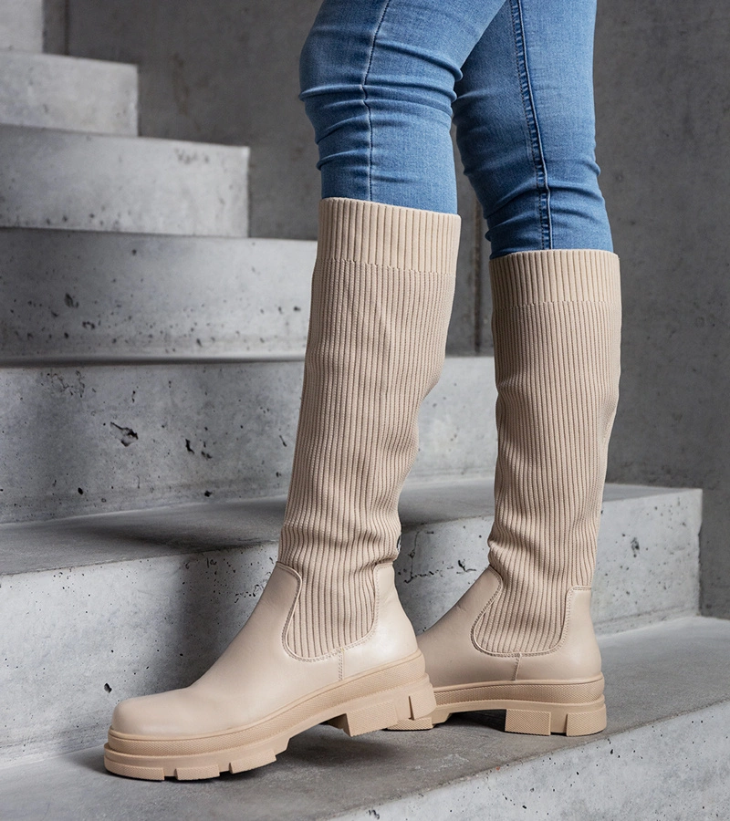 Cizme bej, cu talpă masivă și gleznă elastică, model Elthea.