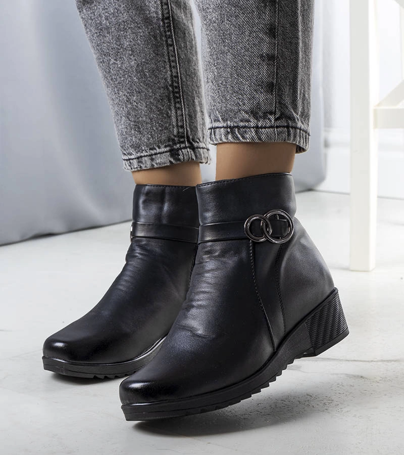 Cizme izolate negre cu tocuri Yareli