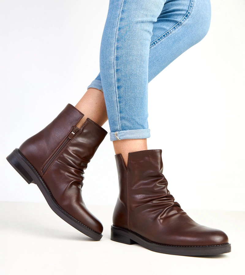 Botine maro de damă cu fronseu în față Alexis