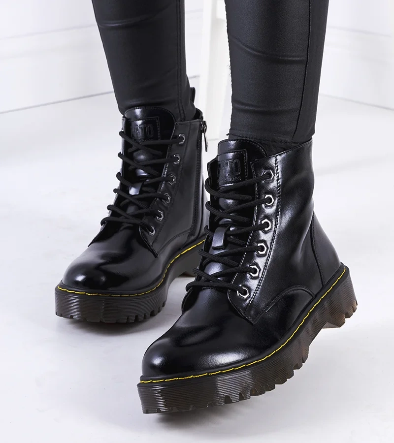 Cizme negre cu fir decorativ Yuliya