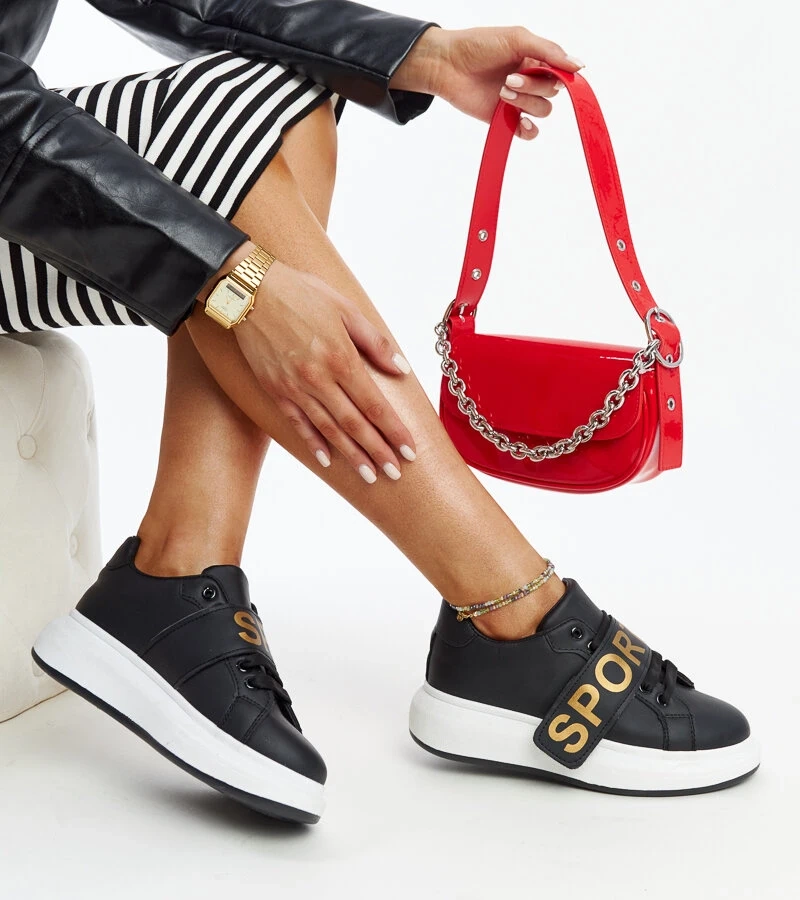 Adidași negri pe platforma Ayna