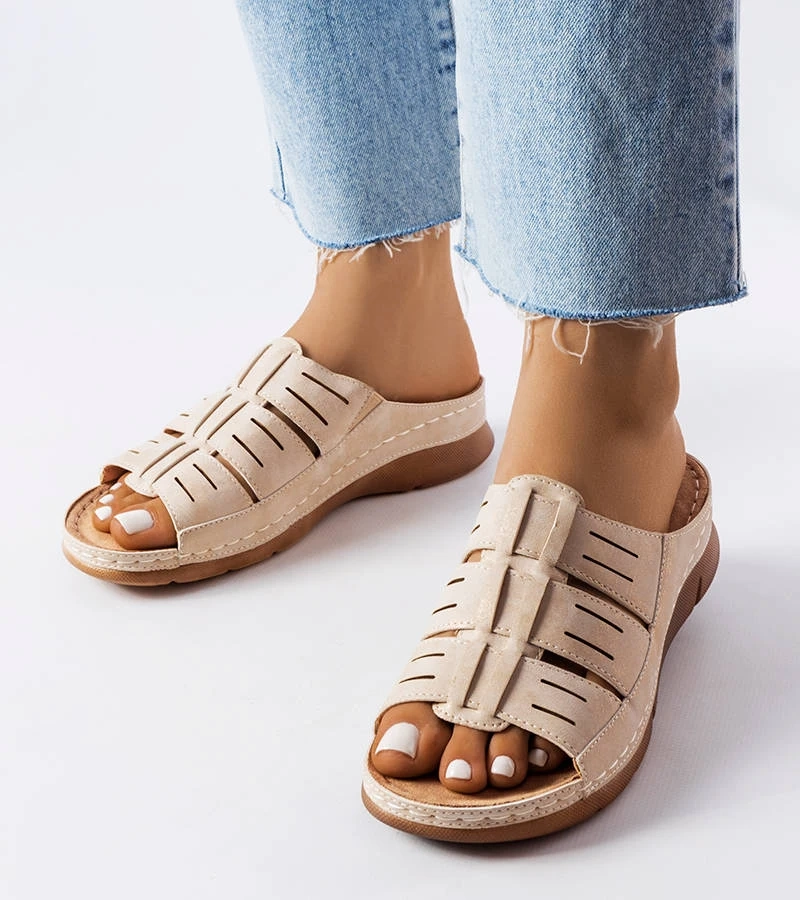 Jersey bej flip-flops pe tocuri