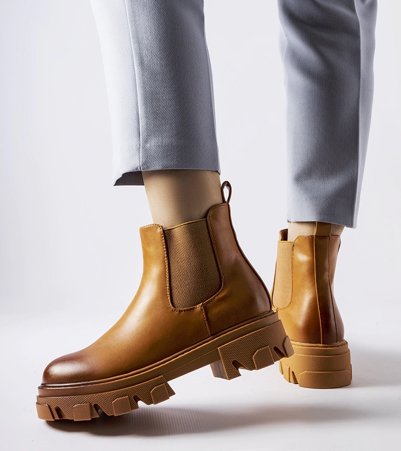 Cizme Castell solide maro cu barete