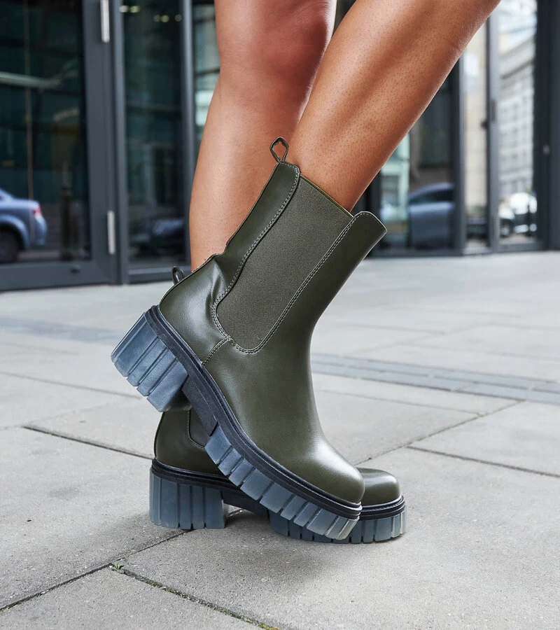 Cizme groase izolate verde Sergente