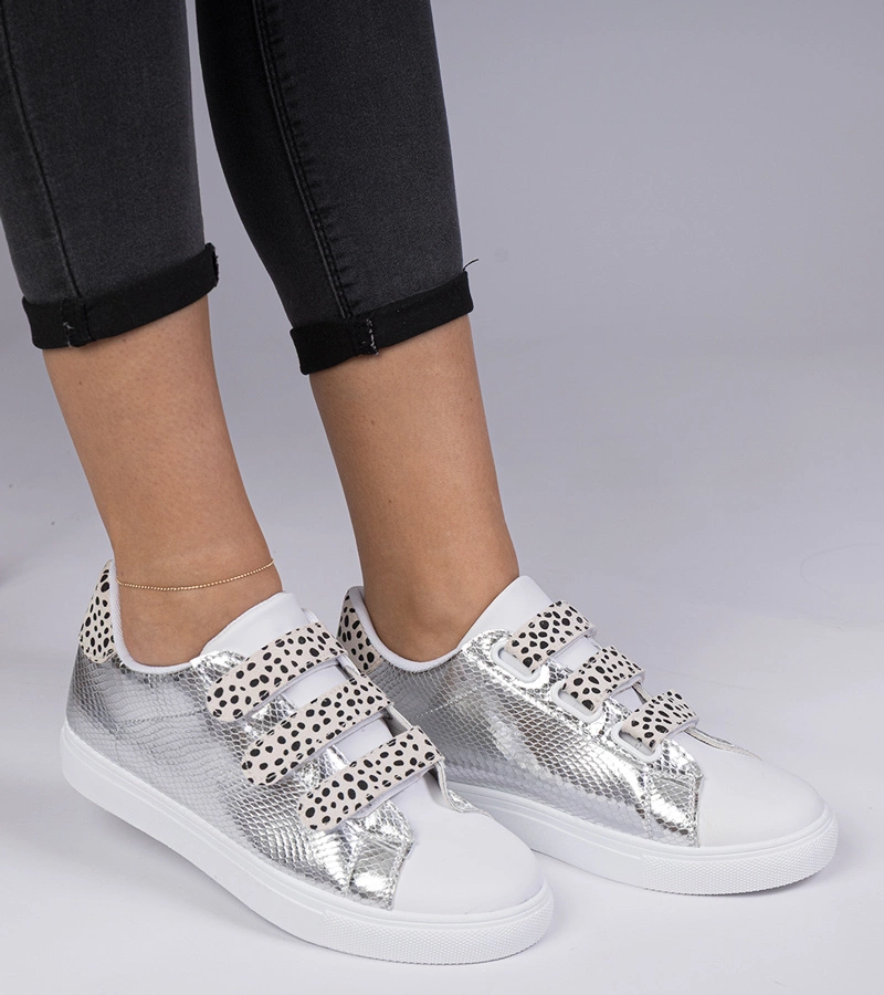 Sneakerși argintii cu finisaj animal print cu arici Astrala