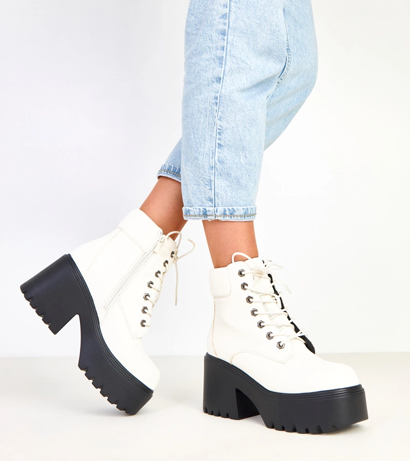 Botine albe cu toc masiv și platformă Janja