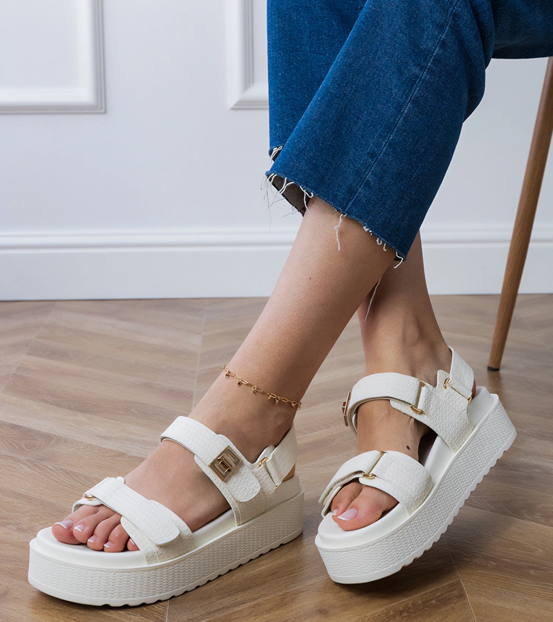 Sandale albe pe platformă cu barete cu scai Areka