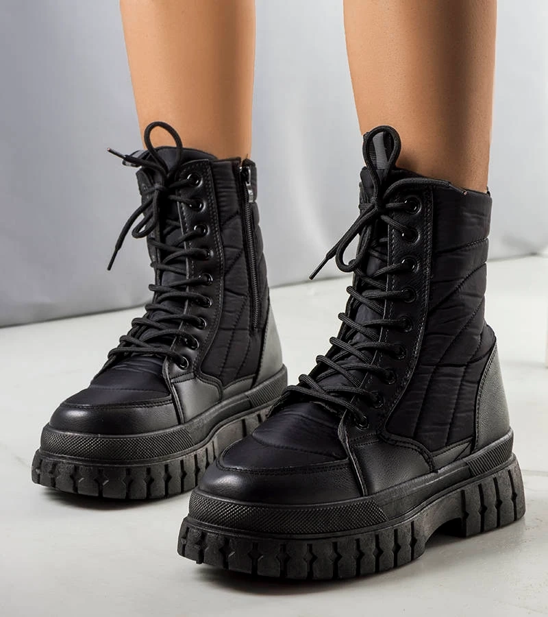 Cizme de zăpadă izolate negre Arinna