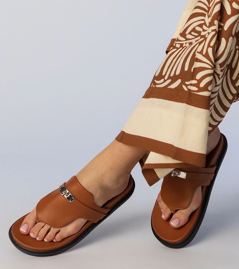 Șlapi eleganți maro cu ornament Sarel