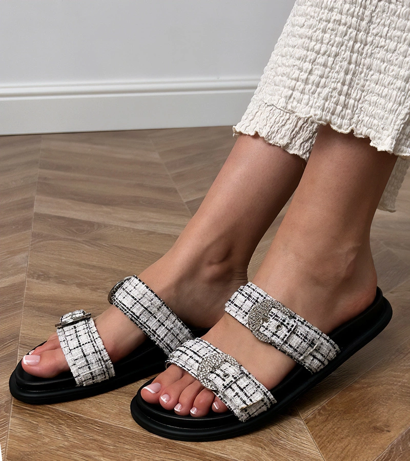 Papuci albi cu barete și strasuri pe catarame Lalis