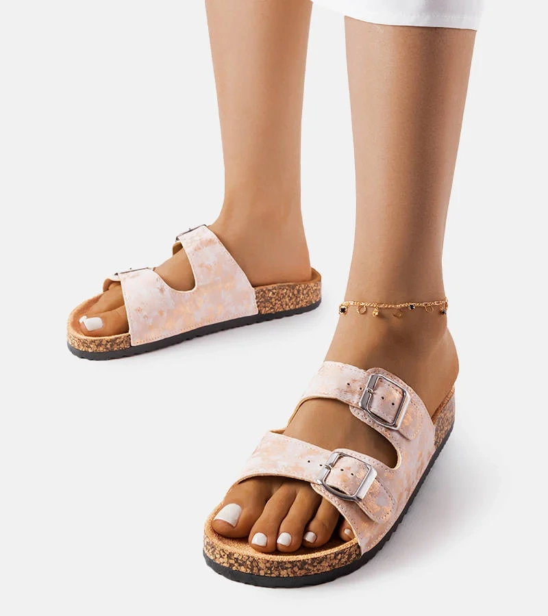 Șlapi de cauciuc roz cu catarame de Arnaude