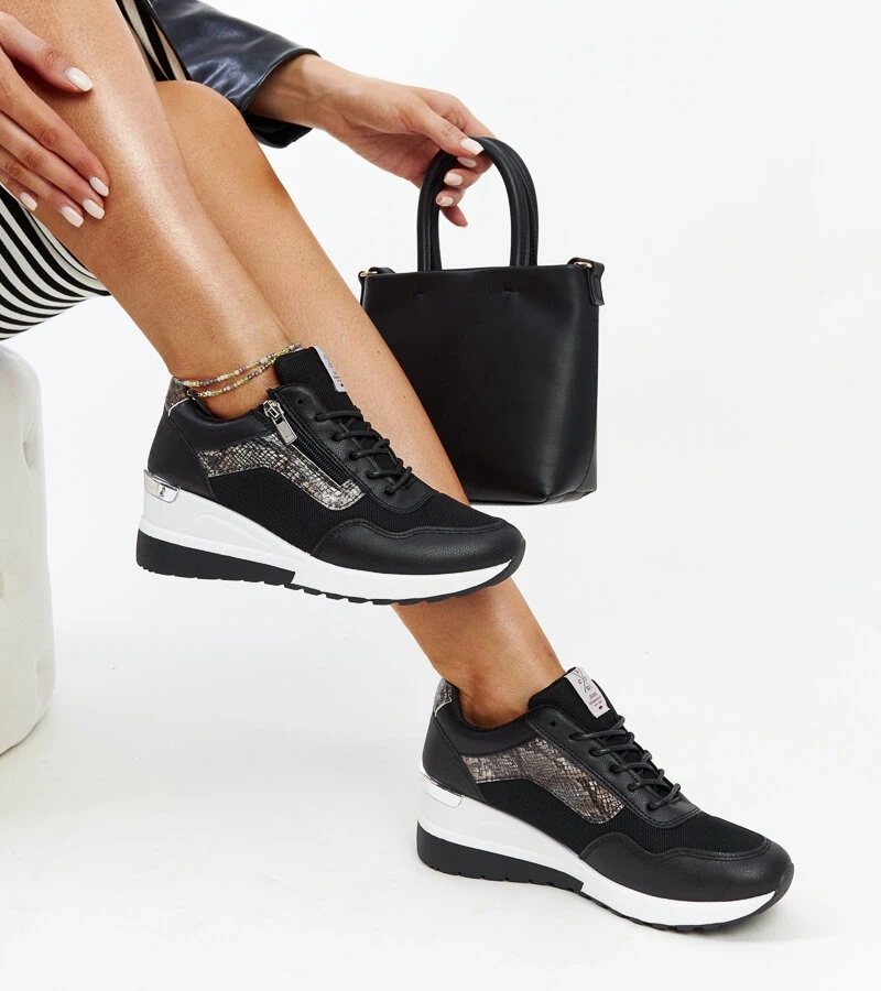 Sneakers negri de damă cu platformă CROSS JEANS