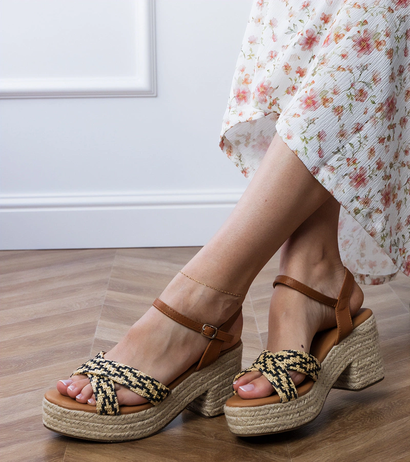 Sandale negre împletite cu toc gros Marfi