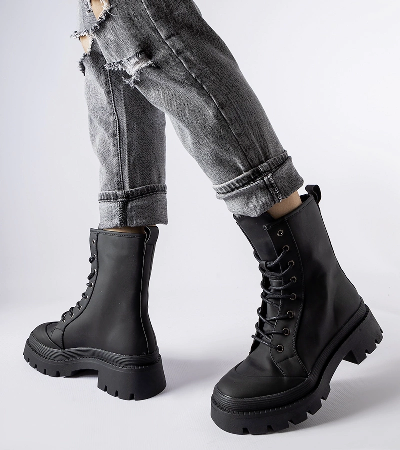 Trappers negre cu un finisaj mat de Thiery