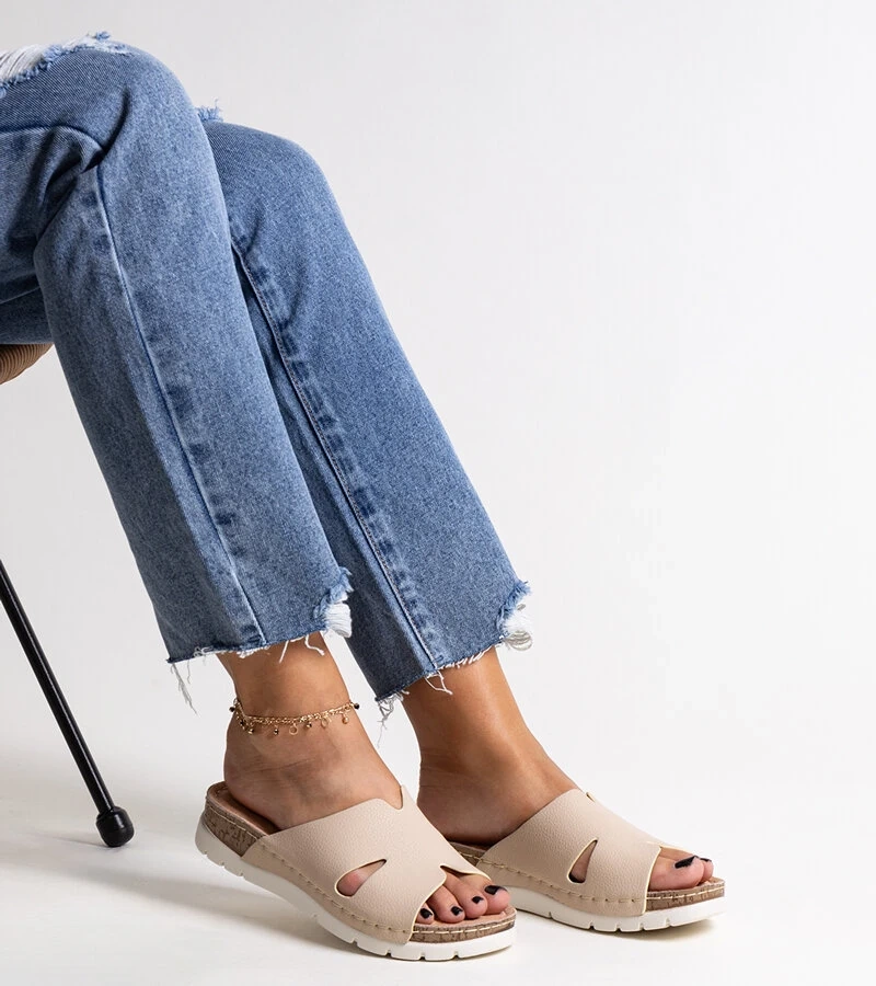 Papuci bej cu talpă de piele Masha