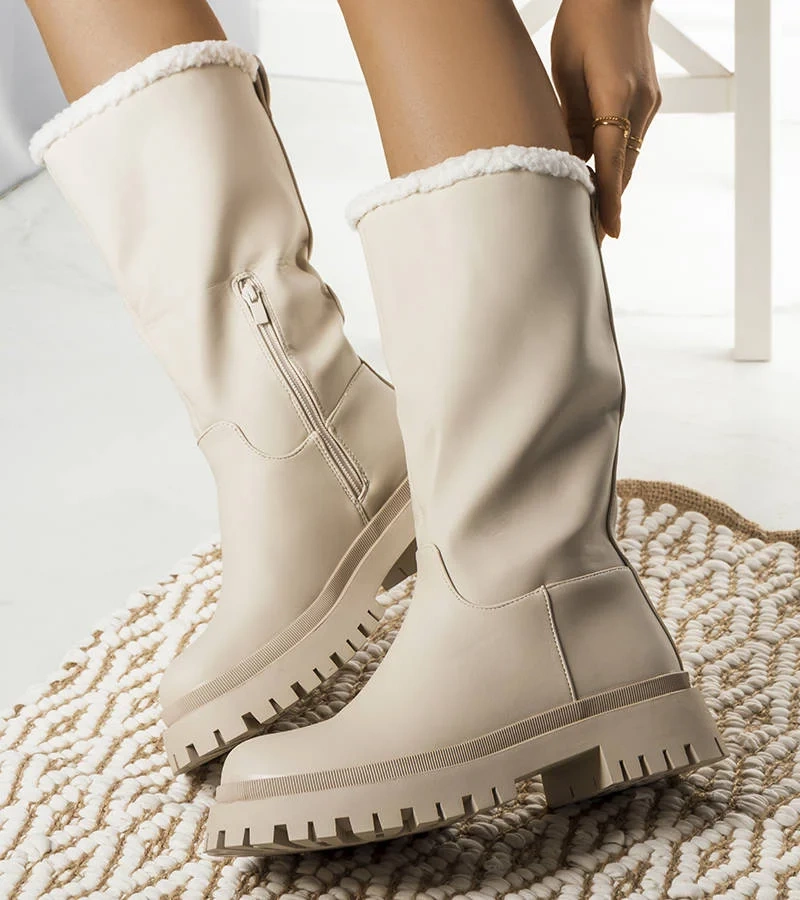 Cizme izolate bej de Kangas