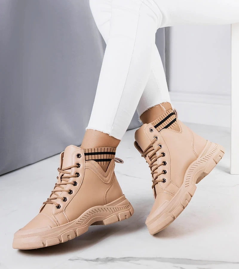 Cizme bej izolate Innes