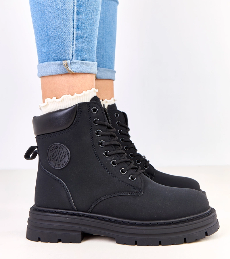 Bocanci negri îmblăniți din piele ecologică mată Terisa