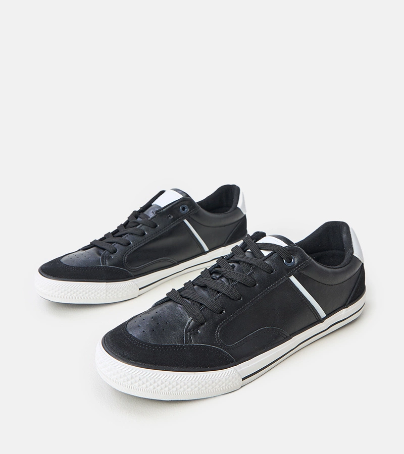 Adidași negri bărbătești cu inserții albe William