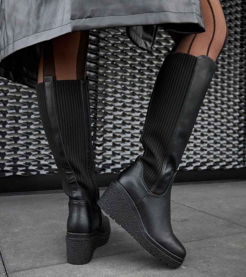 Cizme negre cu talpa platforma Monforte