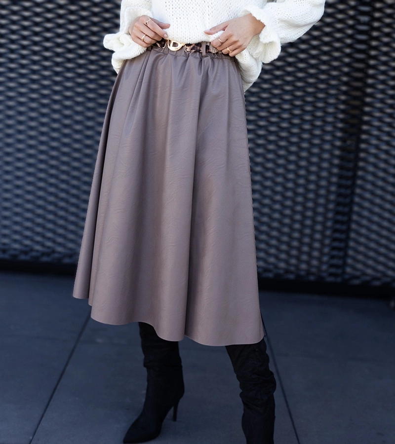 Fustă lungă bej închis, decorată cu o curea cu motiv animalier Hanie.